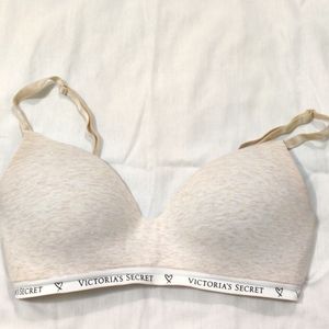 Victoria's Secret 34D lightly lined wireless bra